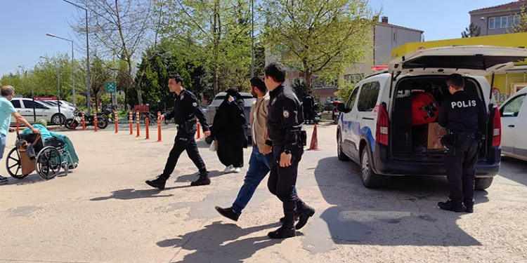 Bursa’da kaçak göçmenler evlendikleri gün yakalandı