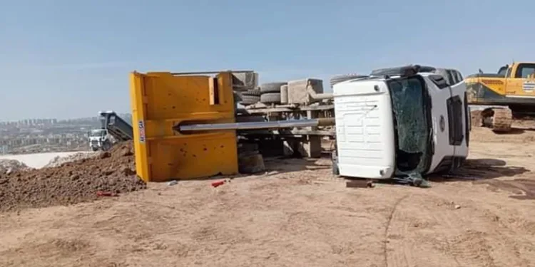 Elazığ’da kamyon devrildi: 1 yaralı