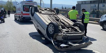 Köprü üzerinde cipe arkadan çarpan otomobil takla attı: 1 yaralı