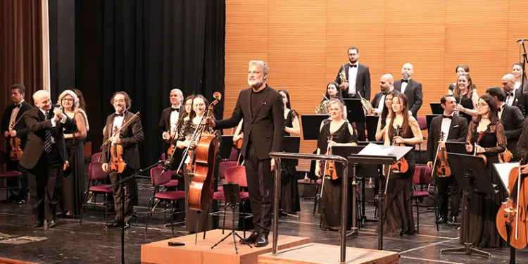 Prof. Dr. Ayhan Kızıl, senfonik konserle anıldı