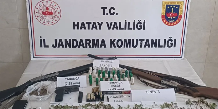 Jandarma ekiplerinden 13 şahsa gözaltı