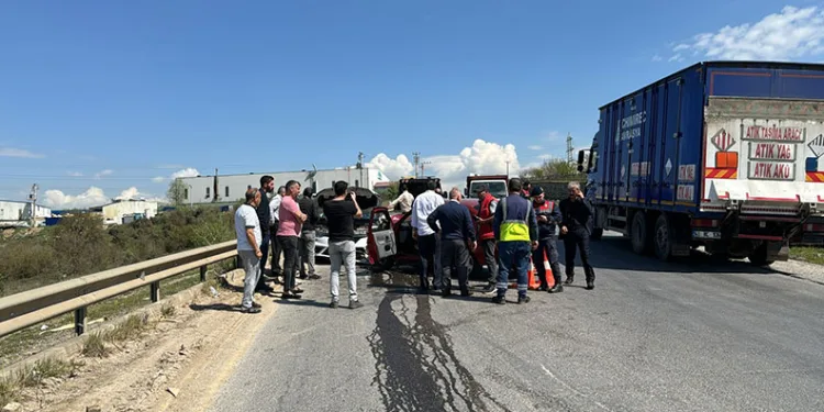 İki otomobil çarpıştı: 3’ü çocuk 5 yaralı