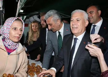 Mustafa Bozbey, Kadir Gecesinde vatandaşlarla buluştu