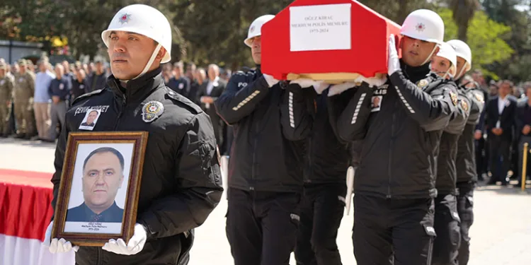 Kalp krizi geçiren polis memuru hayatını kaybetti