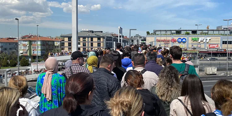 Pazarda hırsızlık olayı bomba paniğine dönüştü