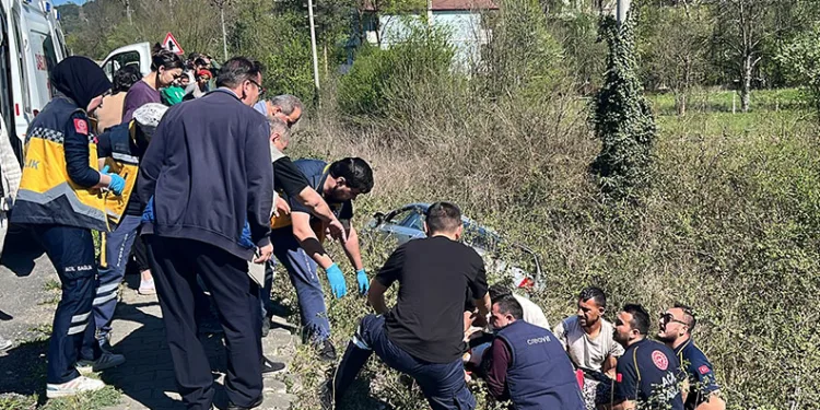 Zonguldak’ta otomobil şarampole uçtu: 5 yaralı