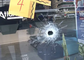 Haraç istedikleri iş yerini kurşunlayıp tehdit ettiler