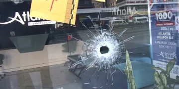 Haraç istedikleri iş yerini kurşunlayıp tehdit ettiler