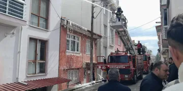 Gediz’de ev yangını