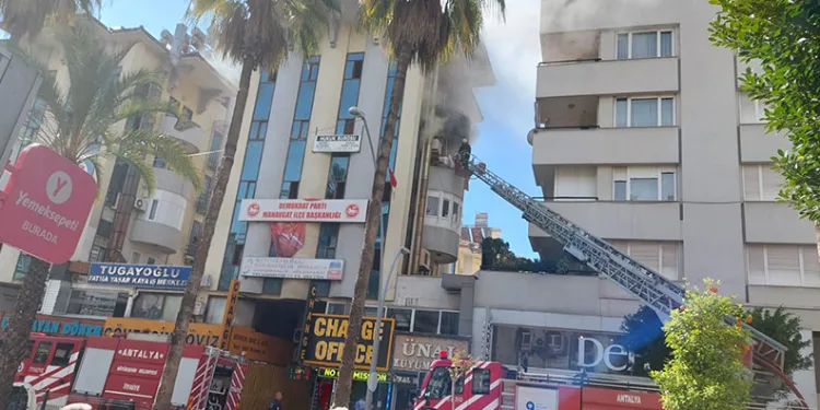 Personel yatakhanesinde çıkan yangın korkuttu