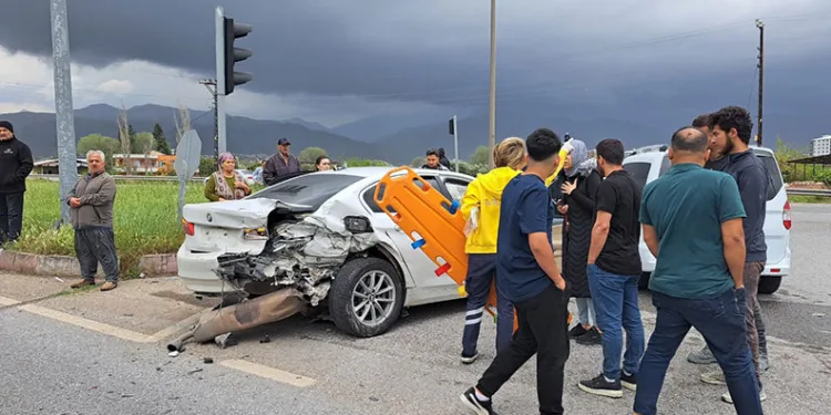 Hatay’da 3 aracın karıştığı kazada 7 kişi yaralandı