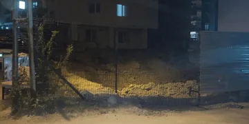 Çekmeköy’de temel kazısı sırasında istinat duvarı çöktü