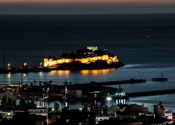 Kuşadası’nda bayram yoğunluğu