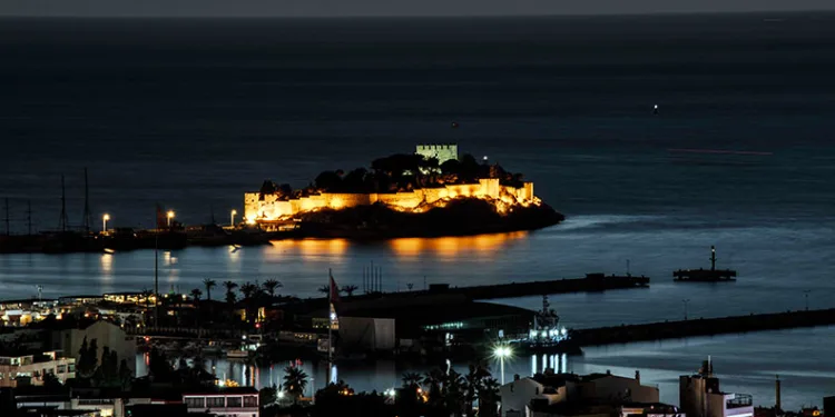 Kuşadası’nda bayram yoğunluğu