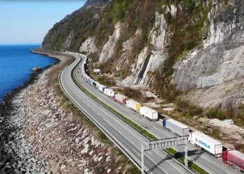 Sarp Sınır Kapısı’nda uzun tır kuyrukları oluşturdu