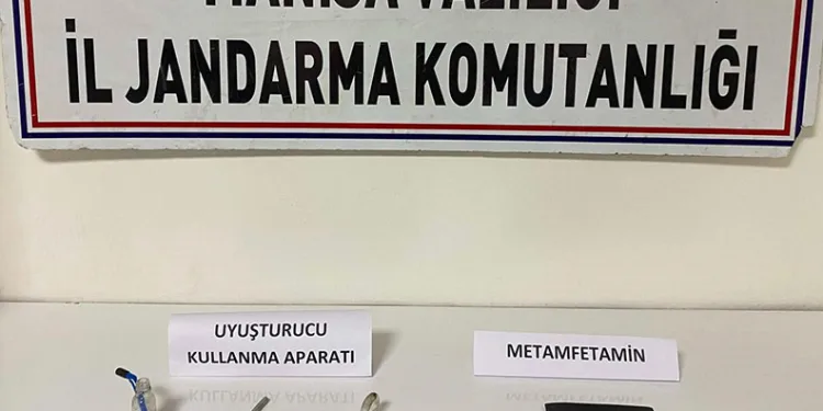 Salihli jandarması uyuşturucu tacirlerine nefes aldırmıyor