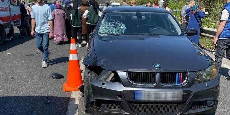 Bursa’da otomobil mezarlığa giden kadınlara çarptı