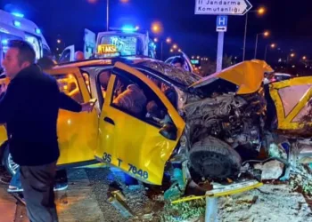 Taksi bariyerlere çarptı: 1 ölü, 5 yaralı