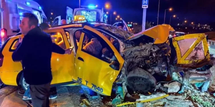 Taksi bariyerlere çarptı: 1 ölü, 5 yaralı