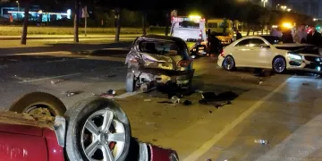 4 araçlı zincirleme trafik kazası: 5 yaralı