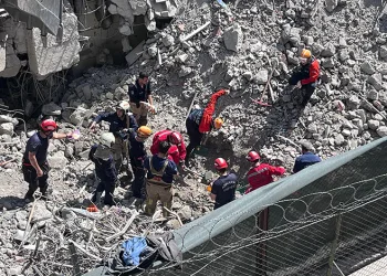 Başkentte bir kişi çöken istinat duvarının altında kaldı