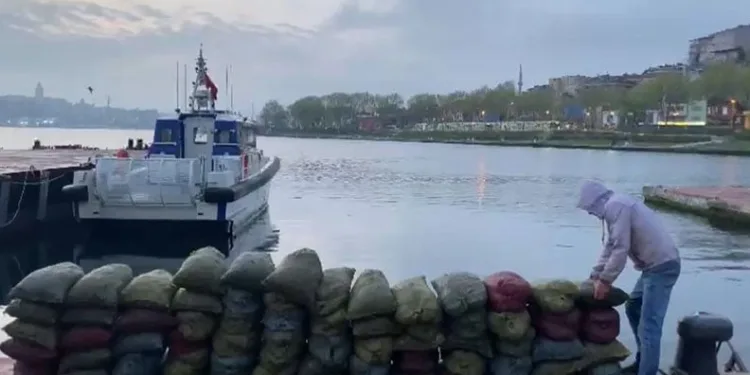 Üsküdar’da 1 buçuk ton kaçak midye ele geçirildi