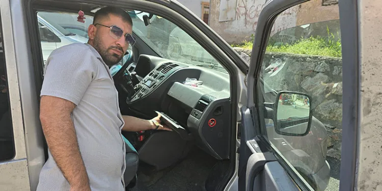 Hem 70 bin TL’sini çaldılar hem de tehdit ettiler