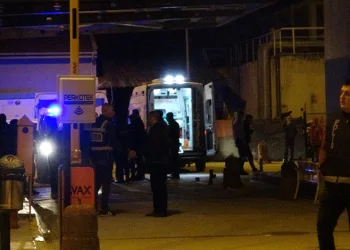 Boşanma aşamasındaki eşini pompalı tüfekle öldürdü