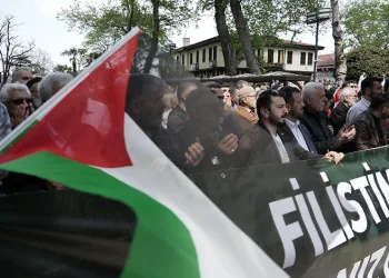 Gazze’de hayatını kaybedenler için gıyabi cenaze namazı kılındı