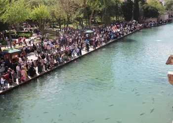 Balıklıgöl’e turist akını