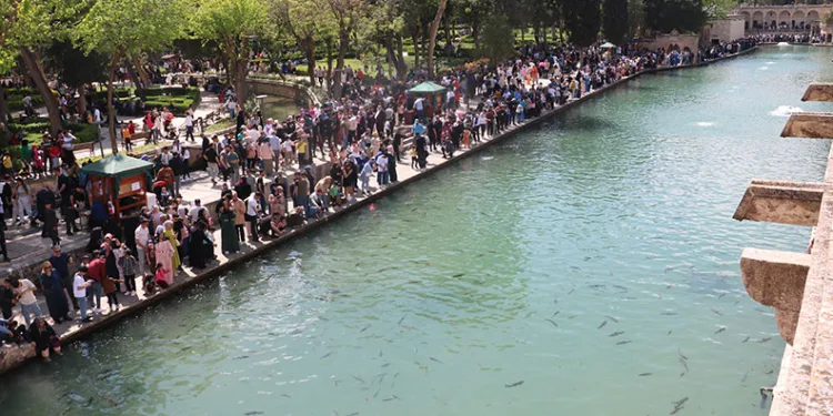 Balıklıgöl’e turist akını