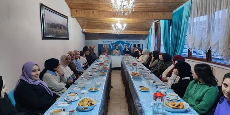 Bayburt Müftülüğü üniversite öğrencilerini iftarda ağırladı