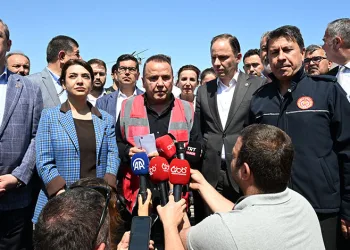 Teleferik kazasında kurtarılmayı bekleyen 13 kişi kaldı