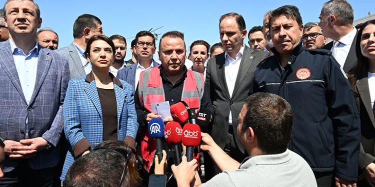 Teleferik kazasında kurtarılmayı bekleyen 13 kişi kaldı