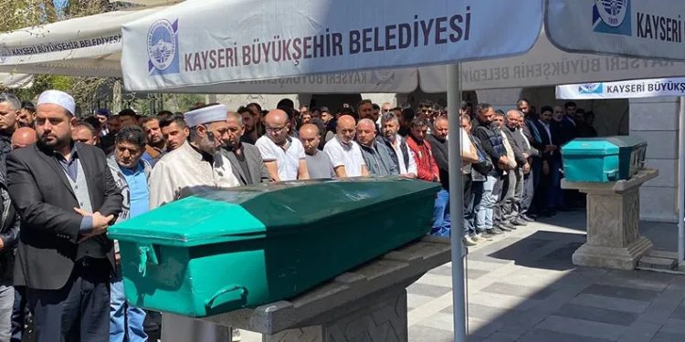 Karbonmonoksitten zehirlenen kardeşler toprağa verildi