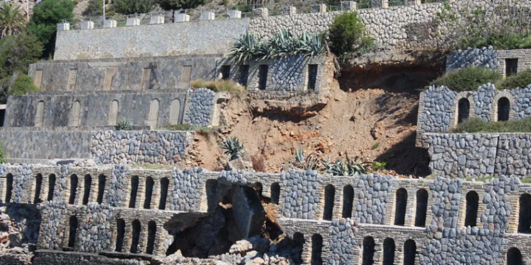 Alanya’da çöken duvarın görsel kirliliğine tepki