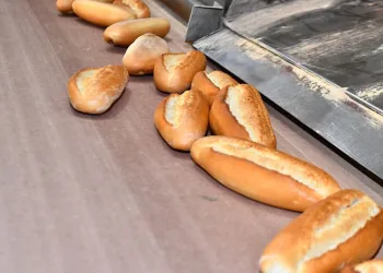 İzmir’de ekmek 5 TL’ye düştü