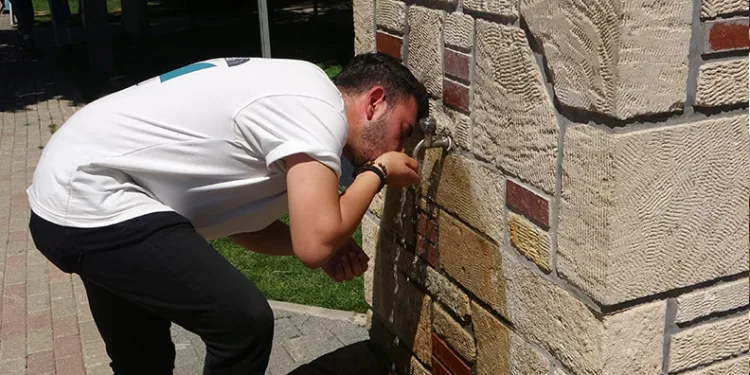 Nisan’da sıcaklık Adana’da rekor seviyeye ulaştı