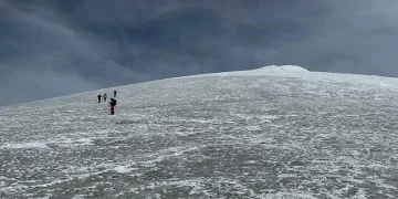 Dağcılar Ağrı Dağı eteklerinde kayak yaptı