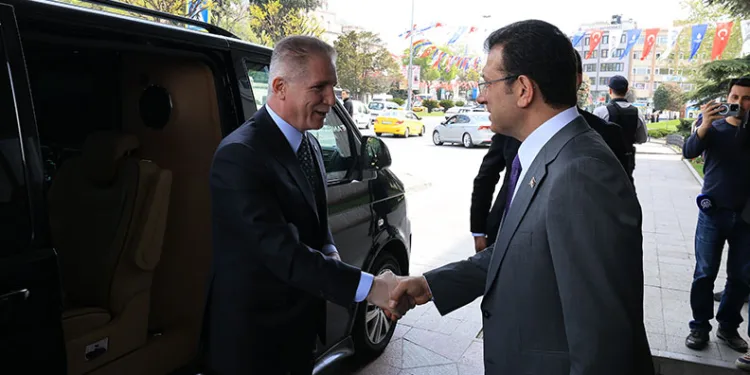 Davut Gül’den İmamoğlu’na tebrik ziyareti