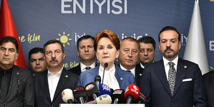 İYİ Parti olağanüstü seçimli kurultaya gidiyor
