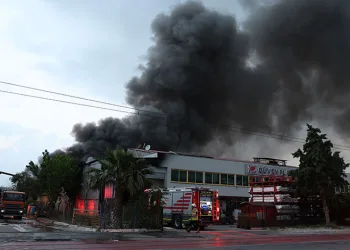 İzmir’de iki ayrı fabrikada yangın