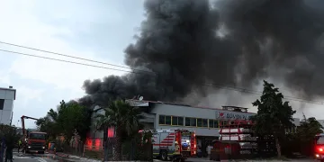 İzmir’de iki ayrı fabrikada yangın
