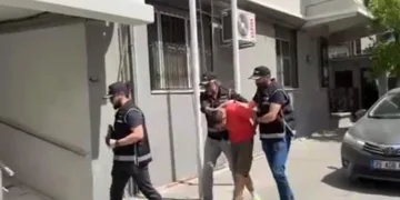 INTERPOL tarafından aranan Rus dolandırıcı İzmir’de yakalandı