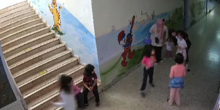 Boğazına şeker kaçan öğrenciyi Heimlich manevrasıyla kurtardı