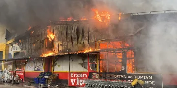 Kocaeli’nde market yangını