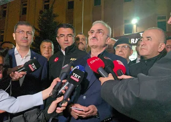 Basın açıklaması sırasında deprem oldu