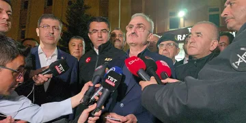 Basın açıklaması sırasında deprem oldu