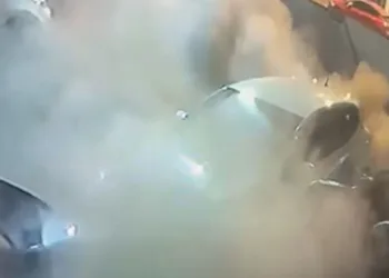Otoparka el bombalı saldırı kamerada