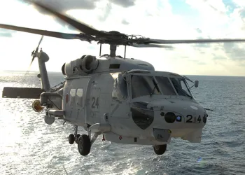 Japonya’da 2 askeri helikopter düştü